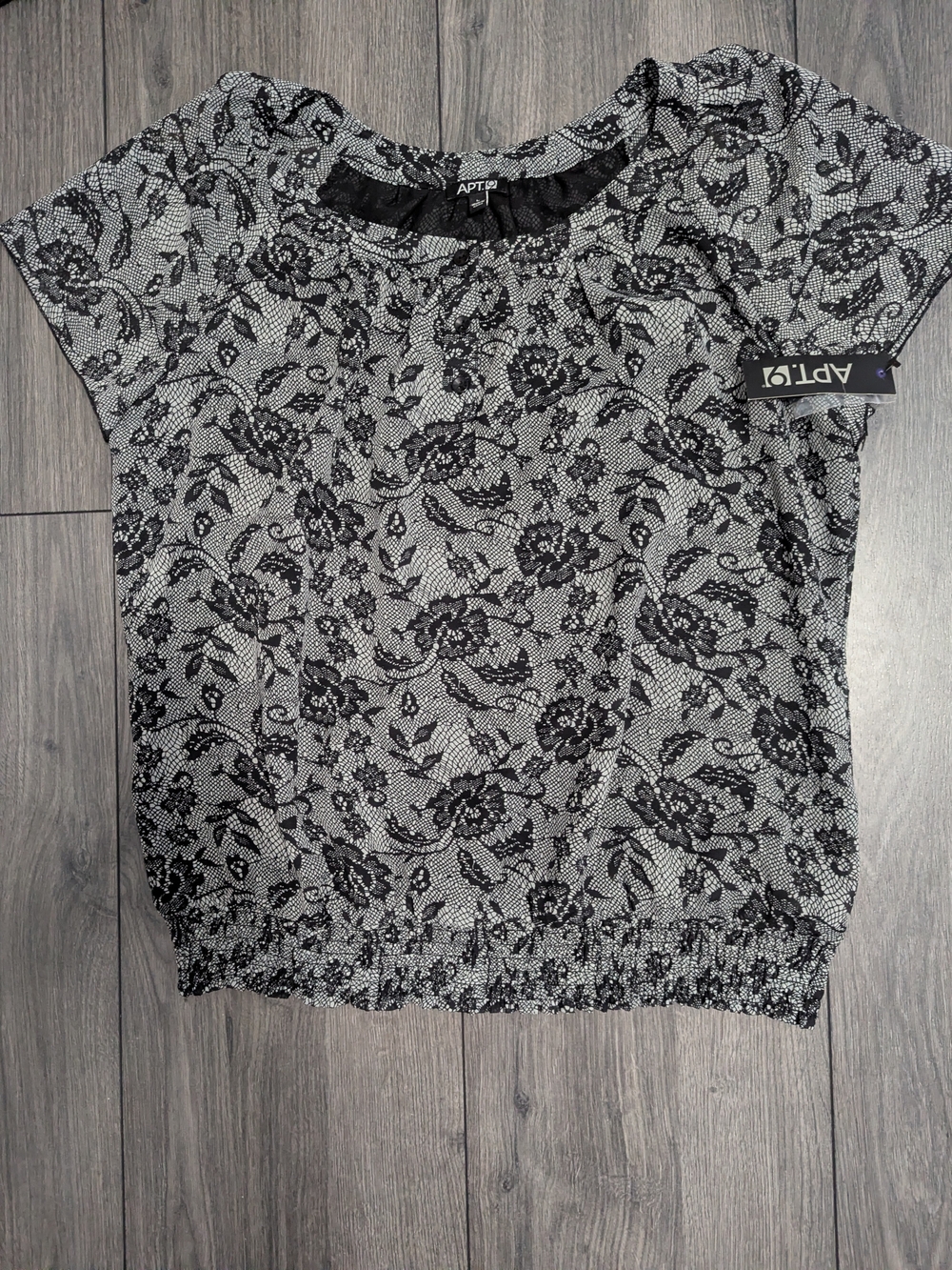 Apt. 9 Black and White Floral Short Sleeve Top